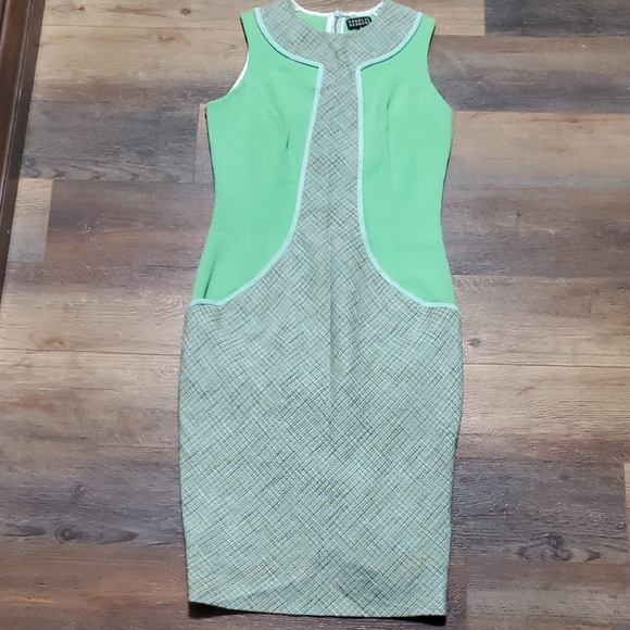 70s Style Douglas Hannant Green Sleeveless Crew Neck Sheath Dress for Cocktail - Picture 1 of 7